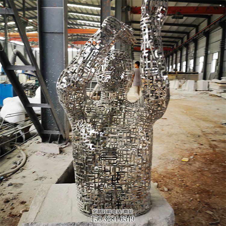 镂空人物雕塑展品，景观概念，铁艺字母人物雕塑优选